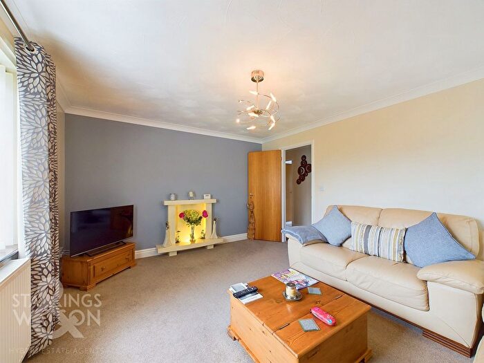 2 Bedroom Flat For Sale In Globe Lane, Blofield, Norwich, NR13
