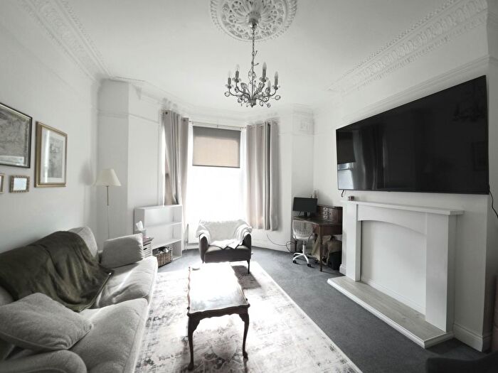 1 Bedroom Flat For Sale In Bradiston Road, W9