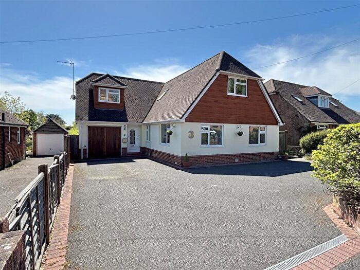 5 Bedroom Chalet For Sale In Coronation Avenue, Upton, BH16