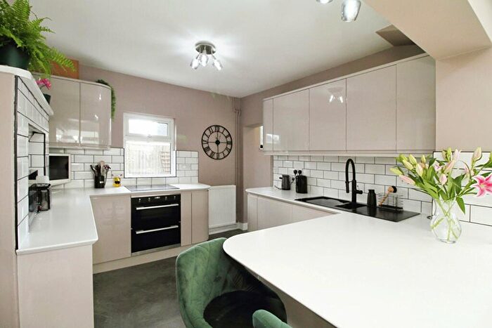 4 Bedroom Detached House For Sale In Nayland Road, Mile End, Colchester, CO4