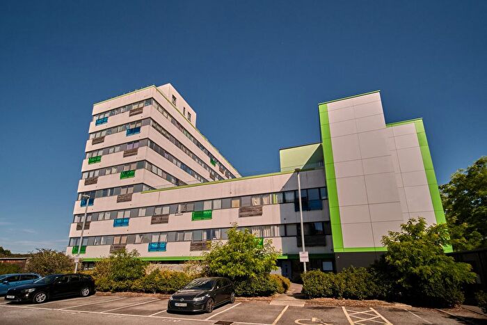2 Bedroom Flat For Sale In West Terrace, Kings Road, Stevenage, SG1