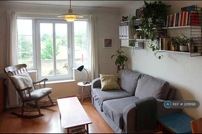 1 Bedroom Flat To Rent In Gloucester Square, London, E2