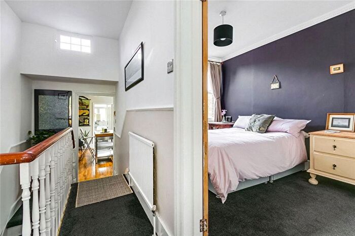1 Bedroom Flat For Sale In Montgomery Road, London, W4