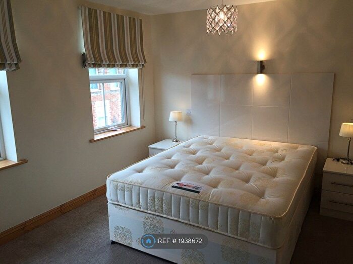 2 Bedroom Flat To Rent In Stanley Grove, Reading, RG1