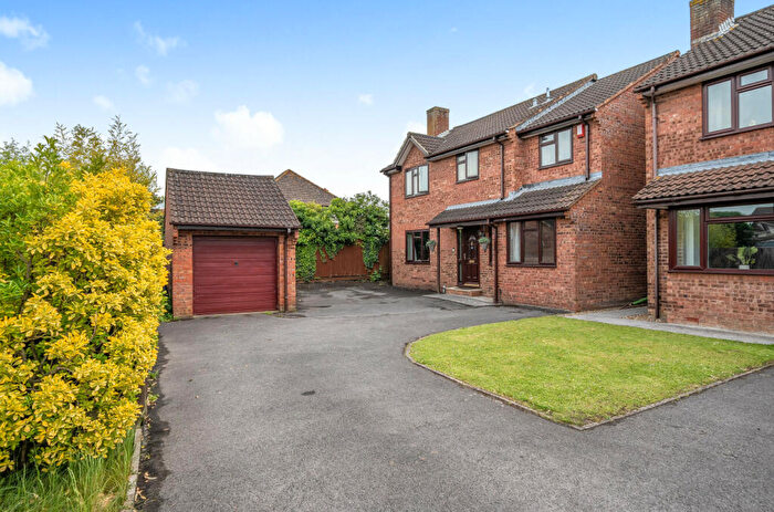 4 Bedroom Detached House For Sale In Ambridge Close, Street, BA16