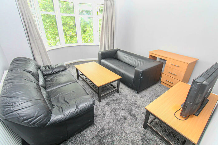 5 Bedroom Apartment To Rent In Otley Road, Headingley, LS6