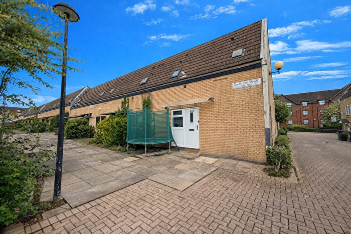 2 Bedroom End Of Terrace House For Sale In South Tenth Street, Milton Keynes, MK9