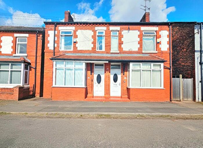 3 Bedroom Semi-Detached House For Sale In Deanway, Moston, Manchester, M40