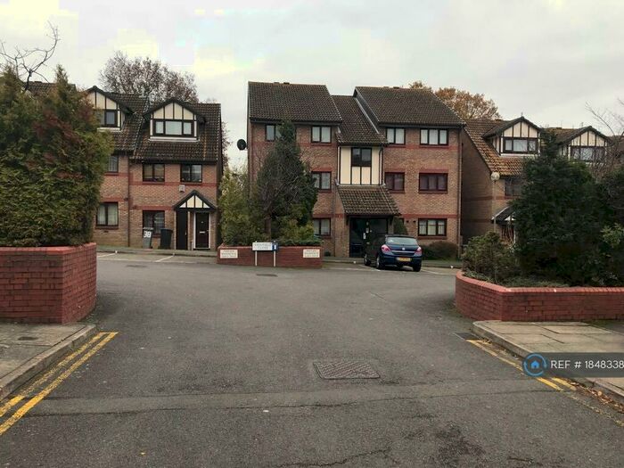 1 Bedroom Flat To Rent In Viewfield Close, Harrow, HA3