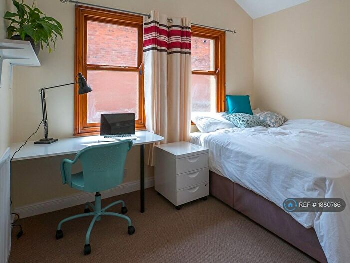 4 Bedroom Semi-Detached House To Rent In Montague Road, Leicester, LE2
