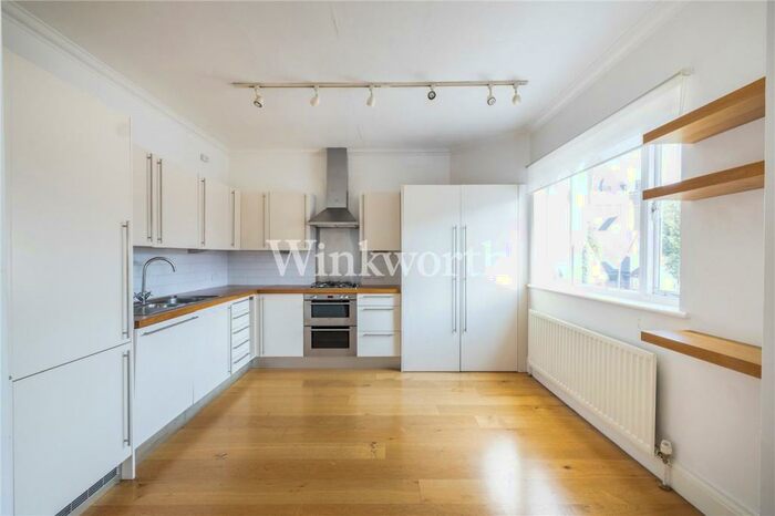 3 Bedroom Apartment To Rent In West Heath Drive, London, NW11