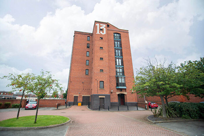 2 Bedroom Flat To Rent In Apartment, Warehouse, HU1