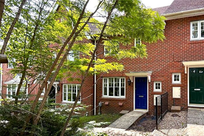 3 Bedroom Terraced House For Sale In Wintney Street, Fleet, Hampshire, GU51