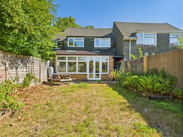 3 Bedroom Terraced House For Sale In West Street, Tadley, RG26