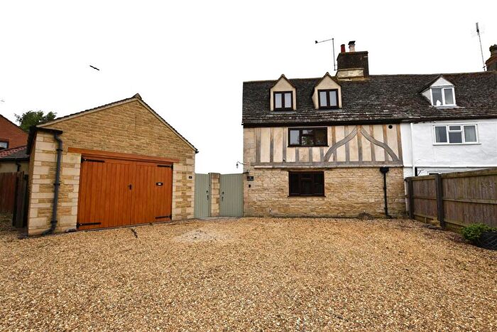 2 Bedroom Cottage For Sale In Beehive Cottages, Greatford, Stamford, PE9