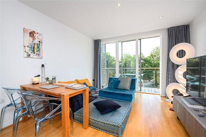 1 Bedroom Apartment For Sale In The Heart, Walton-on-Thames, Surrey, KT12
