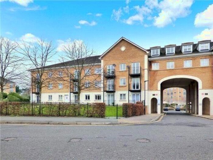 2 Bedroom Flat To Rent In The Dell, Southampton, Hampshire, SO15