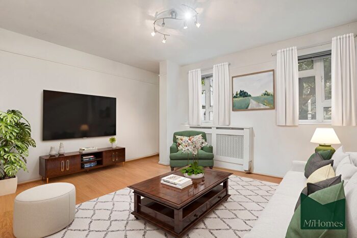 2 Bedroom Flat For Sale In Abbots Manor, London, SW1V