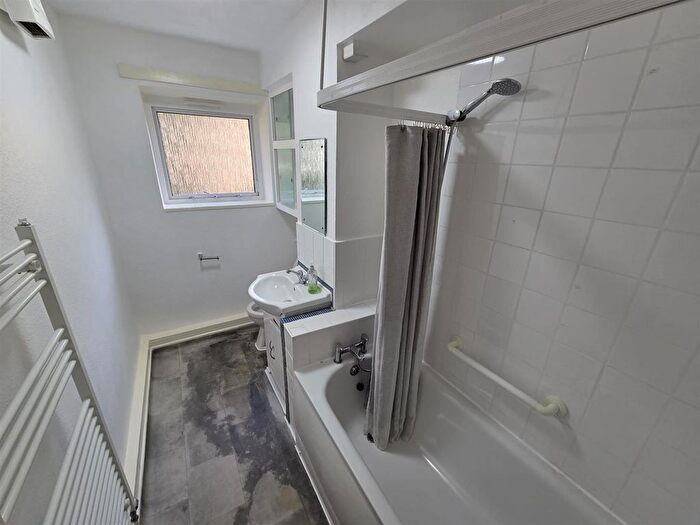 2 Bedroom Flat To Rent In Morley Grove, Harlow, CM20