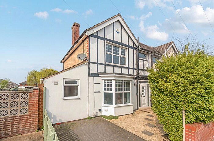 3 Bedroom Semi-Detached House For Sale In Westfield Road, Regents Park, Southampton, Hampshire, SO15