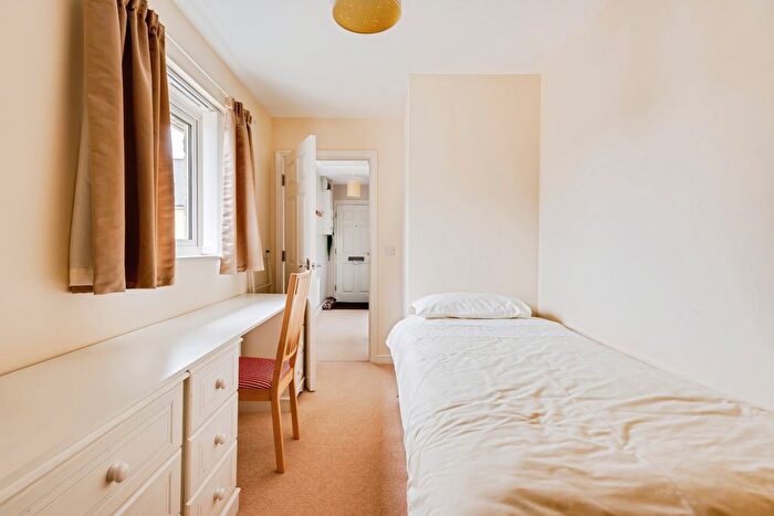 2 Bedroom Flat For Sale In Dyson Road, Swindon, Wiltshire, SN25