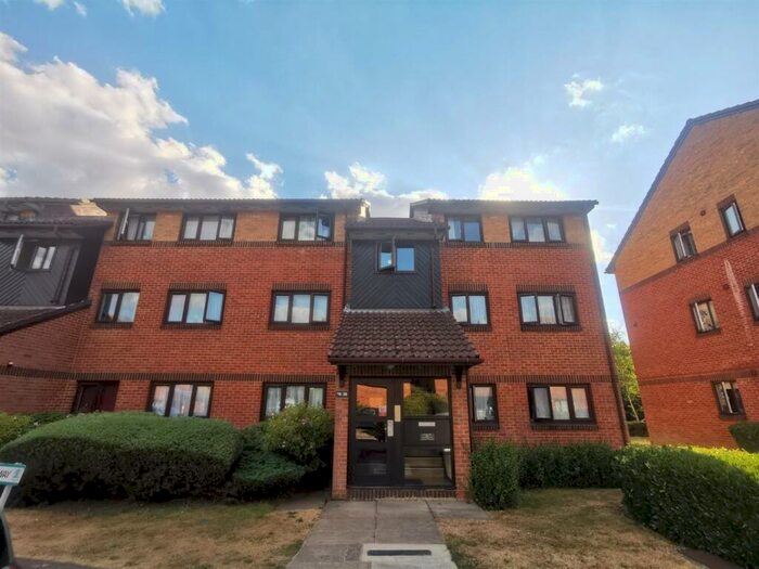 2 Bedroom Apartment To Rent In Pavilion Way, Edgware, Greater London, HA8