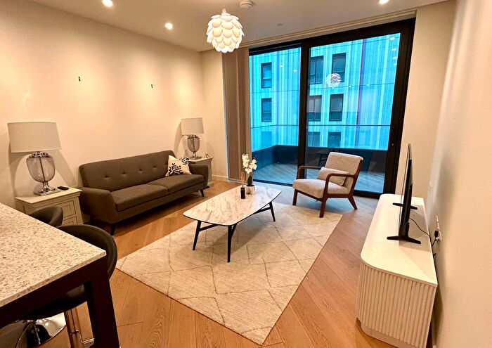 2 Bedroom Flat To Rent In Wood Crescent, London, W12