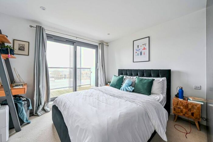 2 Bedroom Flat To Rent In Royal Carriage Mews, Woolwich, London, SE18