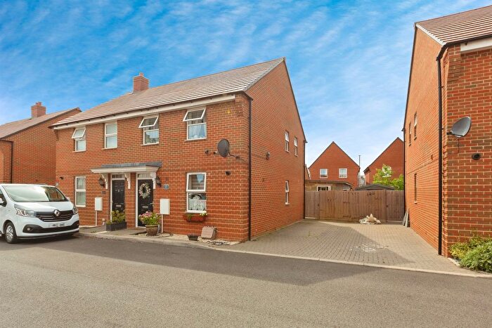 3 Bedroom Semi-Detached House For Sale In Burnet Lane, Broughton, Aylesbury, HP22