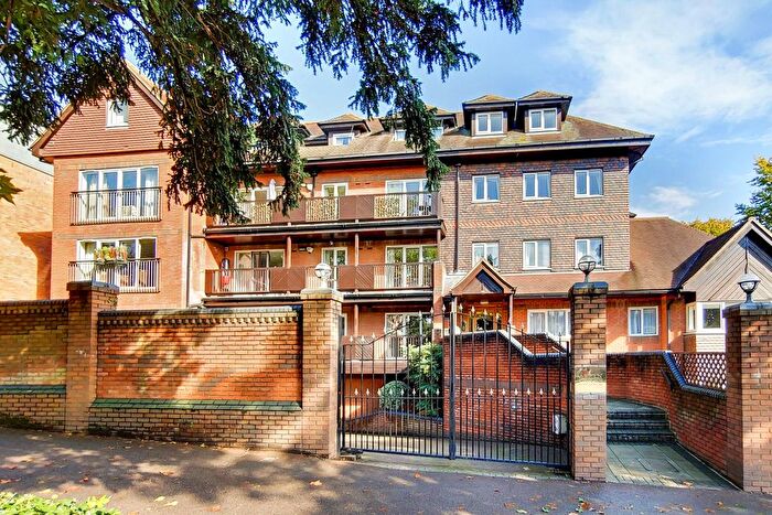 2 Bedroom Flat For Sale In Wimbledon Hill Road, London, SW19
