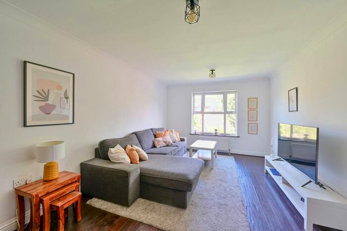 2 Bedroom Flat To Rent In Kingston Road, Wimbledon, London, SW19