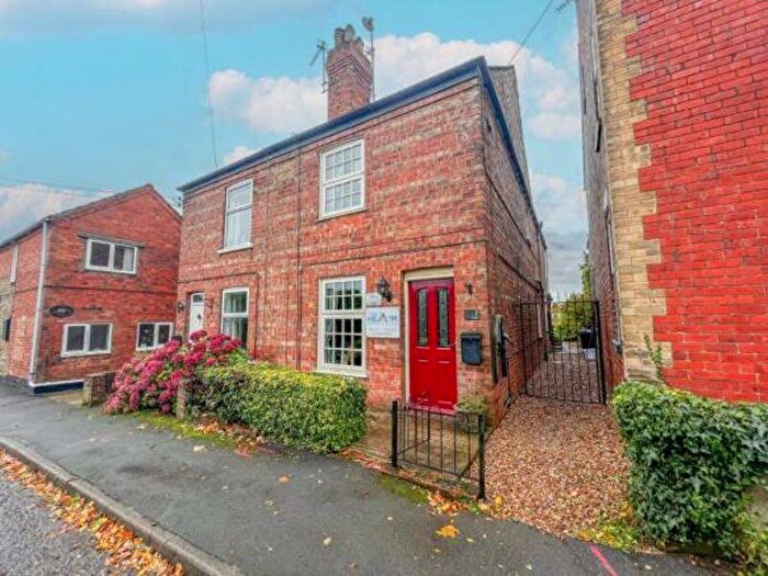 4 Bedroom Semi-Detached House For Sale In Westgate, Gainsborough, DN21