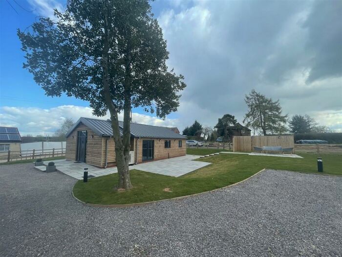 2 Bedroom House To Rent In The Scarr, Newent, GL18