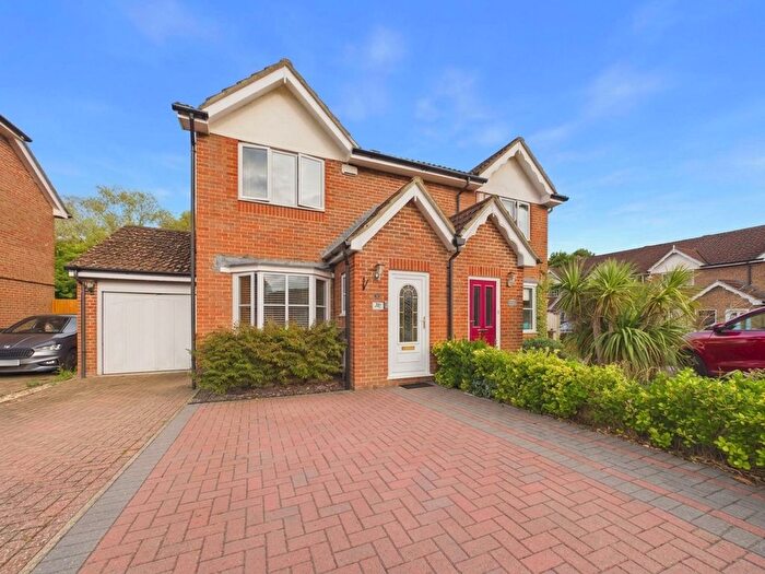 3 Bedroom Semi-Detached House For Sale In Manor House Drive, Kingsnorth, TN23