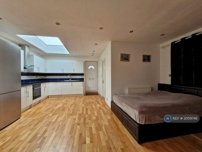 Studio To Rent In Bevan Avenue, Barking, IG11