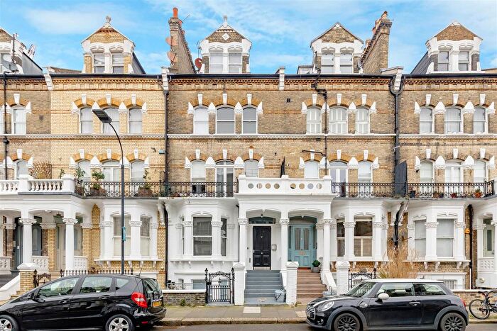 Studio To Rent In Gunterstone Road, West Kensington, W14