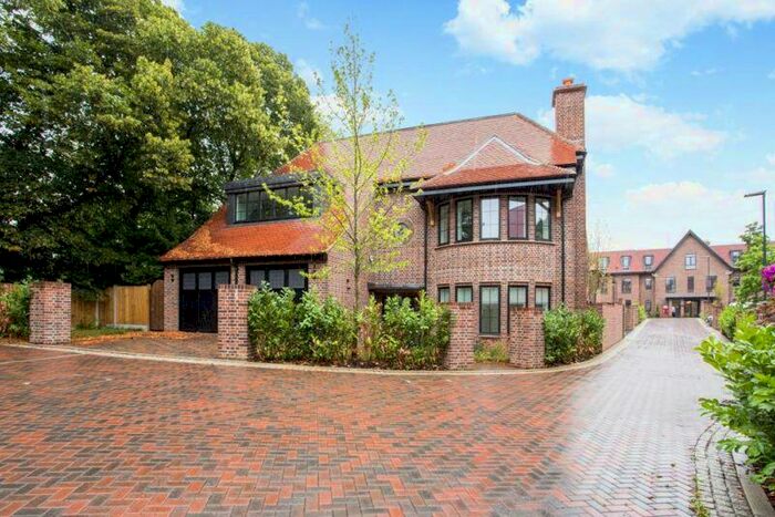 5 Bedroom Detached House To Rent In Chandos Way, Hampstead Garden Suburb, NW11