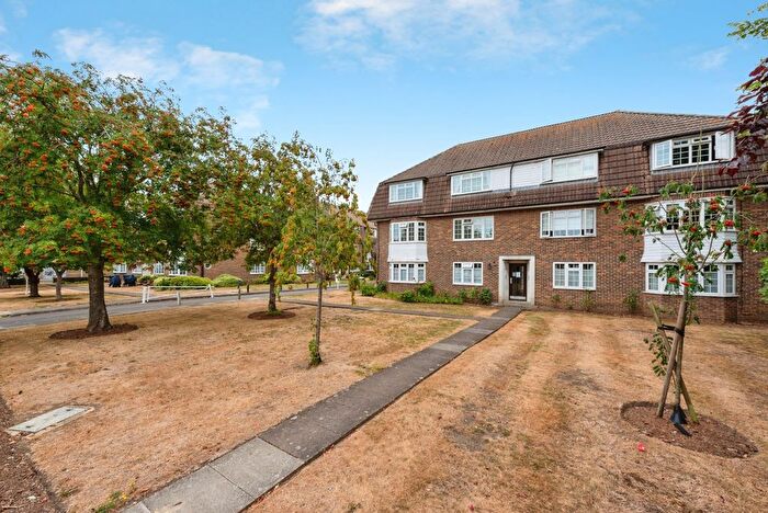 2 Bedroom Flat For Sale In London Road, Sutton, Surrey, SM3