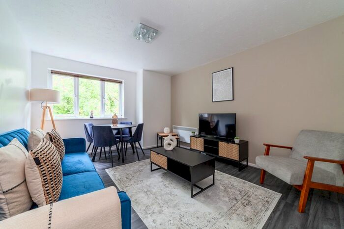 2 Bedroom Flat To Rent In Beacon Gate, London, SE14