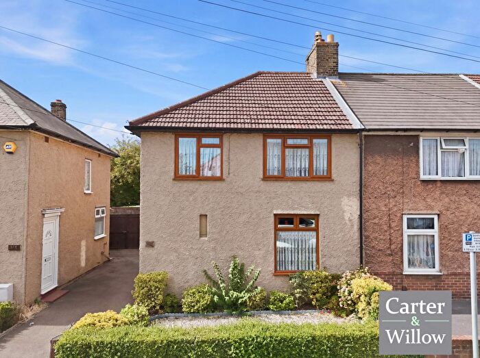 3 Bedroom End Of Terrace House For Sale In Ilchester Road, Dagenham, RM8