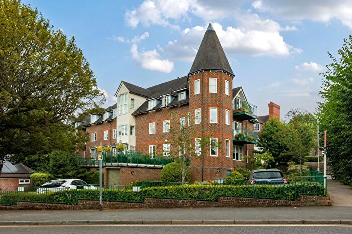 2 Bedroom Flat To Rent In St Nicholas Court, Sevenoaks, Kent, TN13