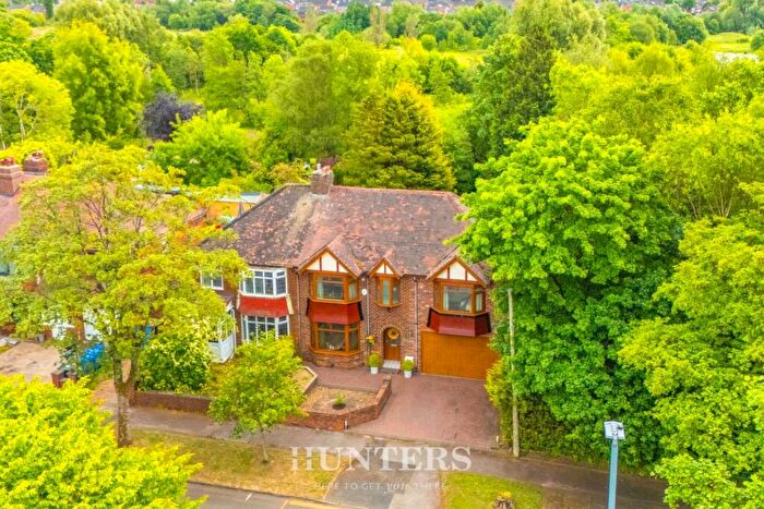 4 Bedroom Semi-Detached House For Sale In Heywood Old Road, Middleton, Manchester, M24