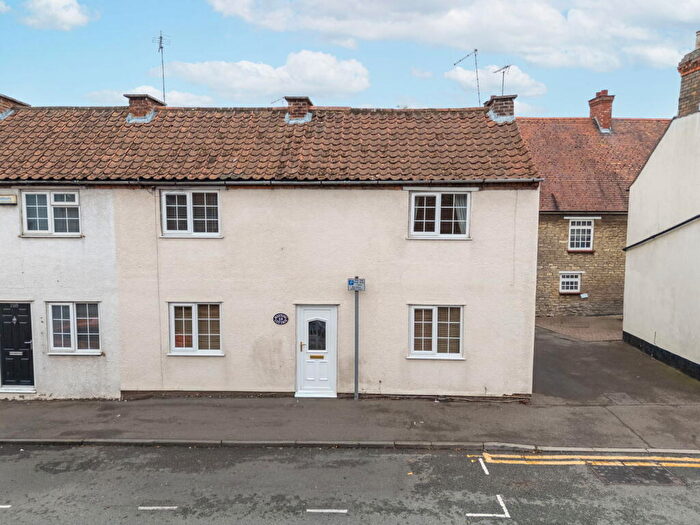 3 Bedroom Semi-Detached House For Sale In Station Road, Irthlingborough, NN9