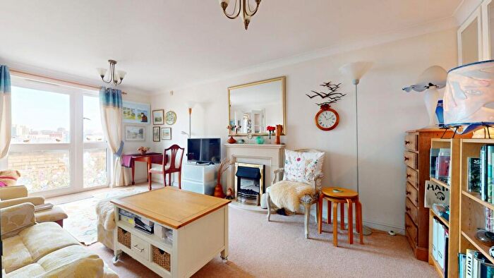 1 Bedroom Flat For Sale In Millbay Road, Wesley Court, PL1