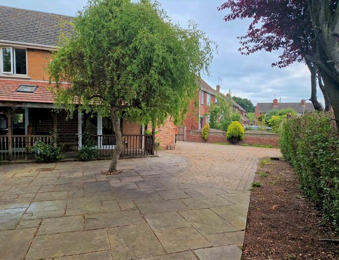 2 Bedroom Semi-Detached House To Rent In Queens Crescent, Bawtry, Doncaster, DN10