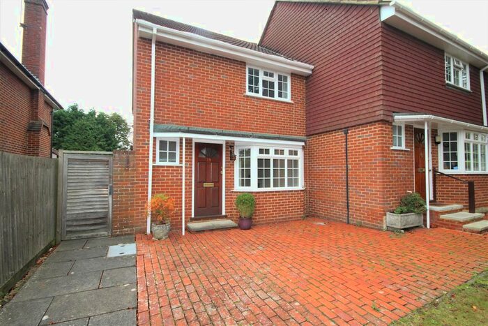2 Bedroom End Of Terrace House To Rent In Lower Edgeborough Road, Guildford, GU1