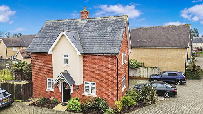 3 Bedroom Detached House For Sale In Beehive Lane, Hockley, SS5