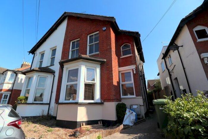 2 Bedroom Maisonette To Rent In Crescent Road, Brentwood, CM14