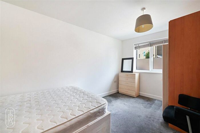 2 Bedroom Apartment To Rent In Morton Close, London, E1