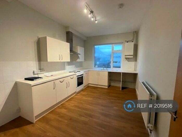 2 Bedroom Flat To Rent In Bournemouth Road, Poole, BH14